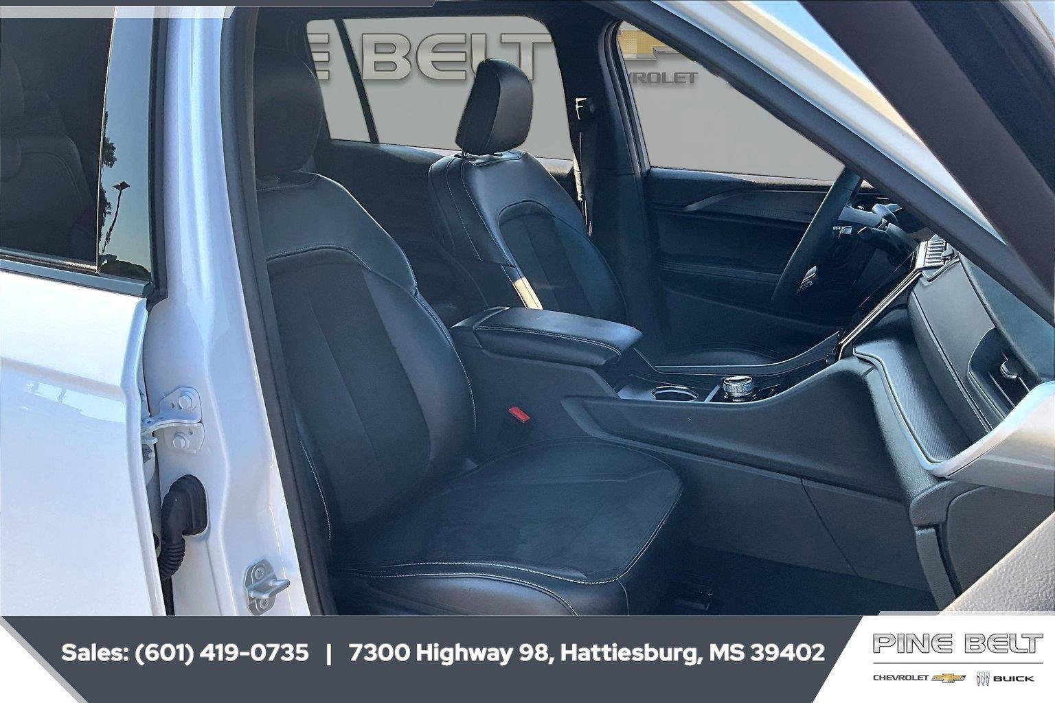 Used 2025 Jeep Grand Cherokee L Altitude RWD image 6