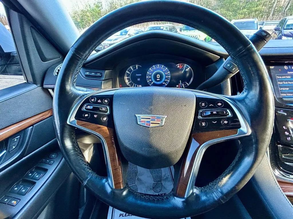 Used 2017 Cadillac Escalade Luxury image 21
