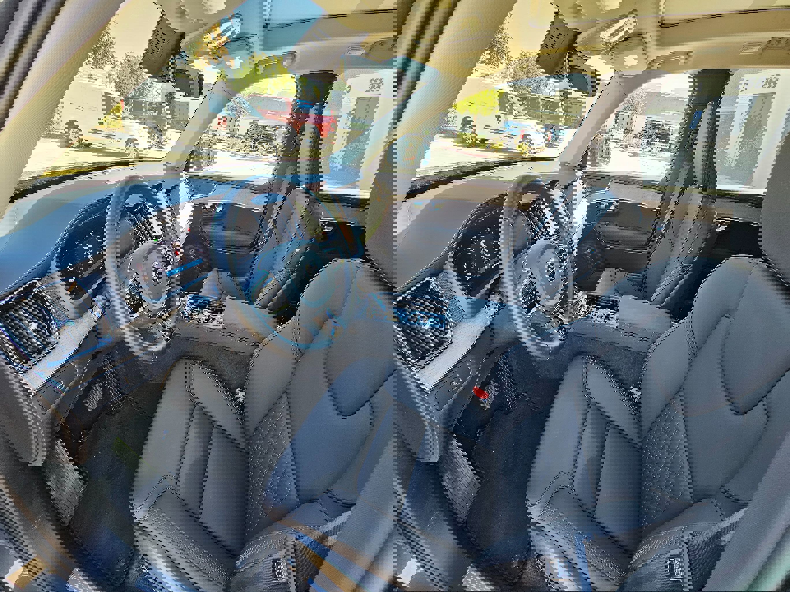 Used 2025 Volvo XC90 B6 Plus image 18