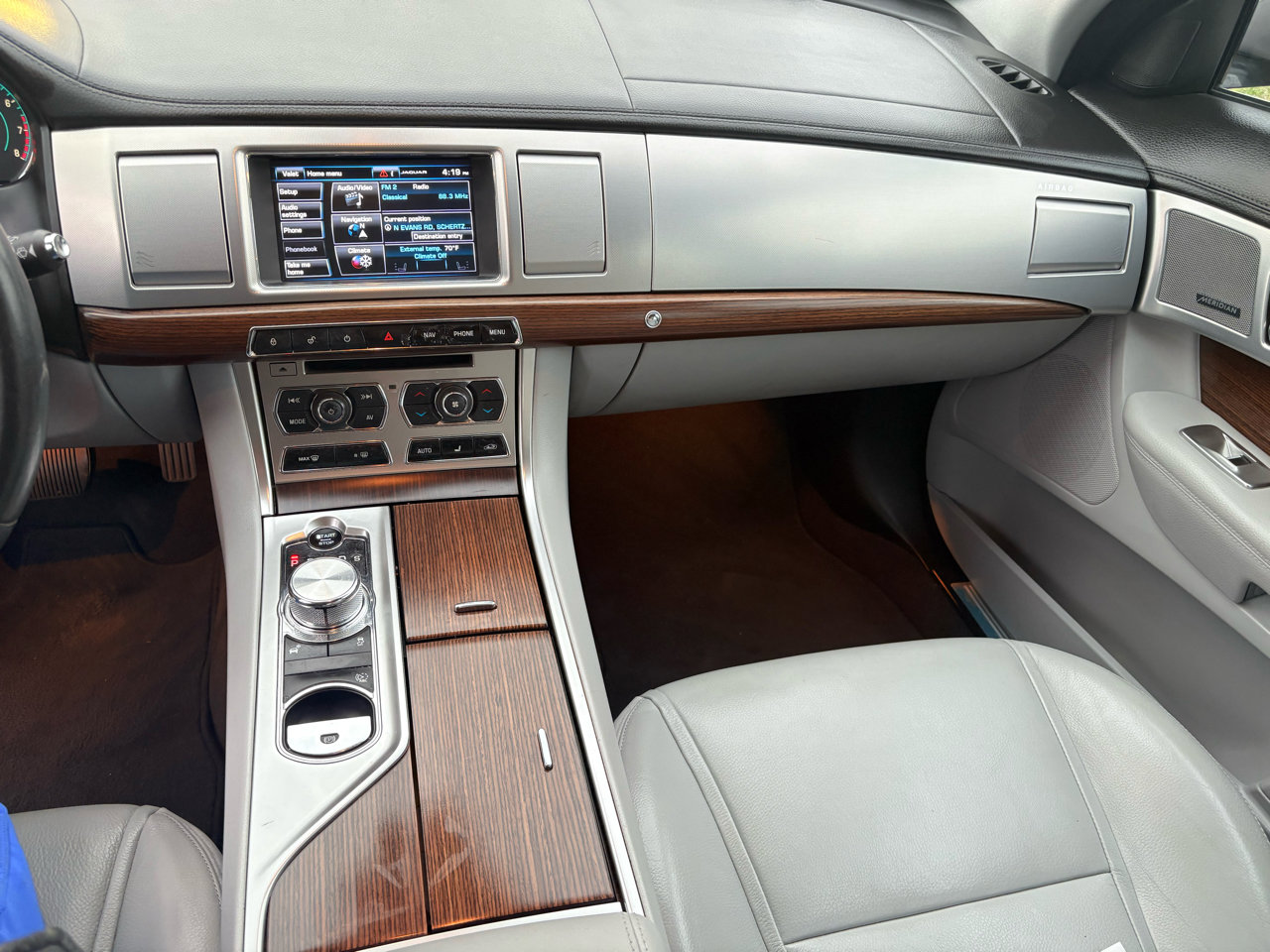 Used 2015 Jaguar XF Premium image 45