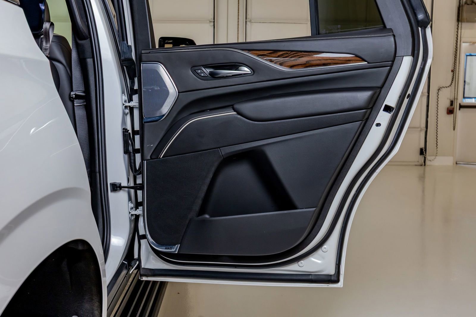 Used 2024 Cadillac Escalade Sport Platinum w/ LPO, ONYX Package AWD/4WD image 39