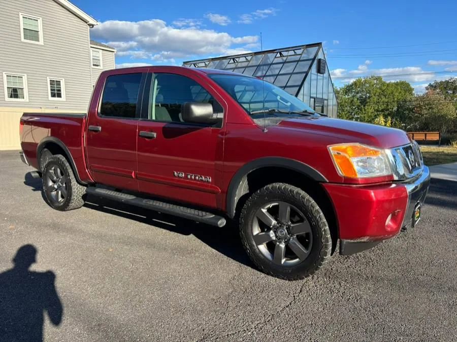 Used 2015 Nissan Titan SV w/ SV Value Truck Package image 13