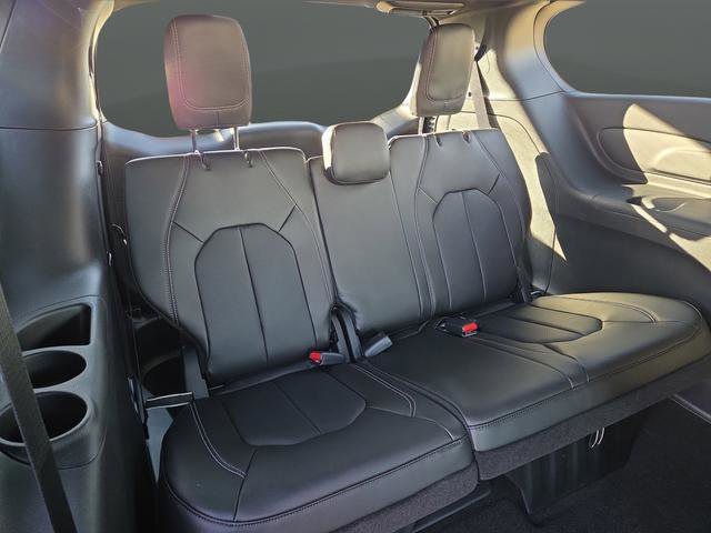New 2026 Chrysler Pacifica Select w/ S Appearance Package image 32