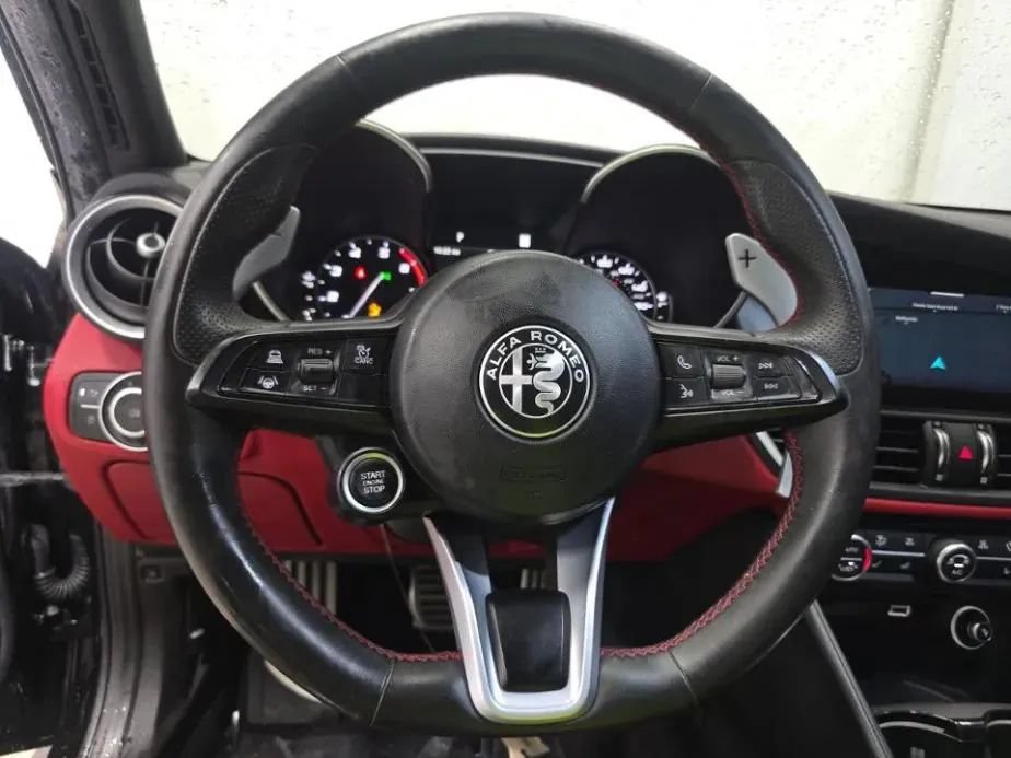 Used 2021 Alfa Romeo Giulia Ti Sport RWD image 9
