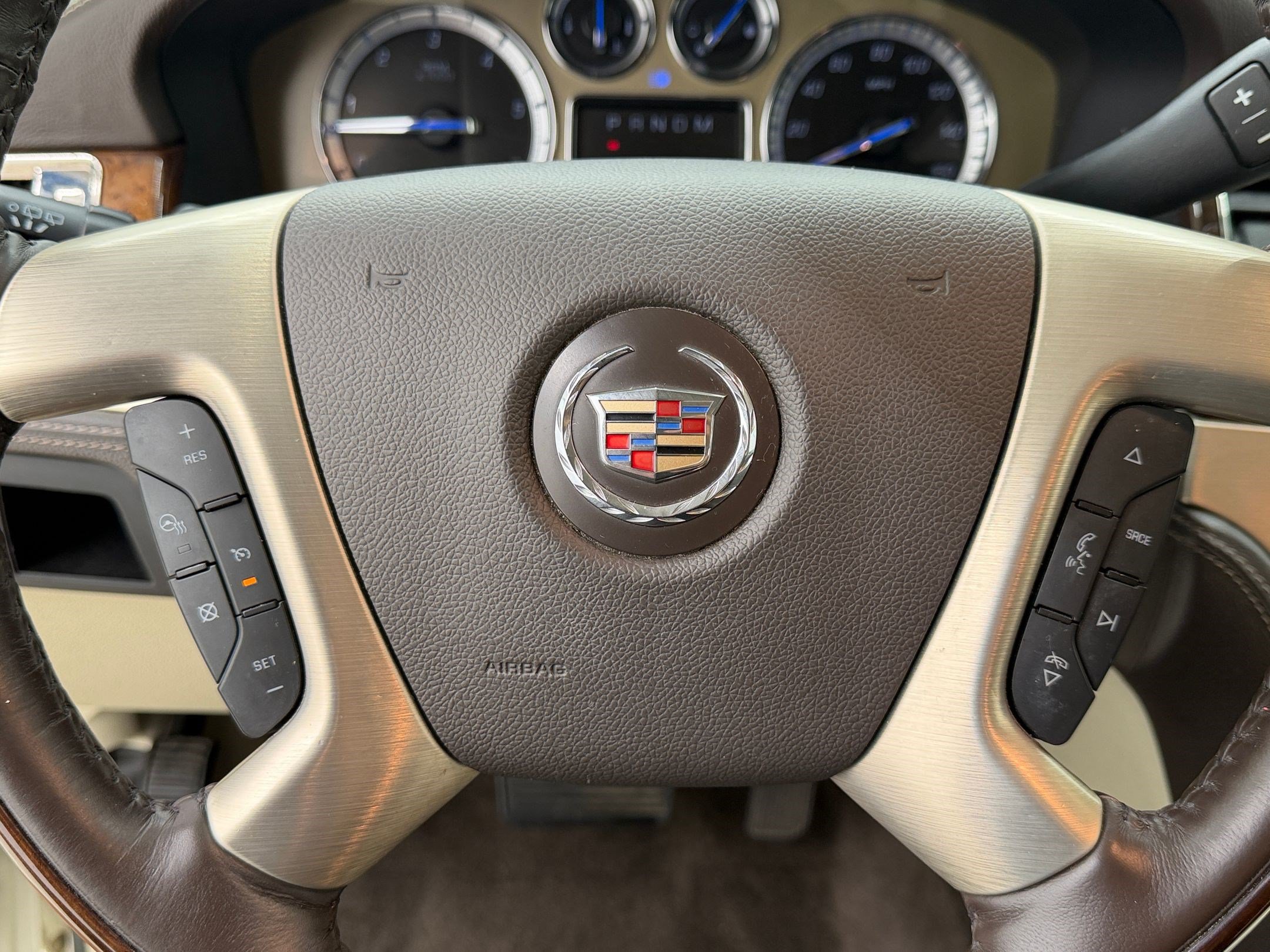 Used 2014 Cadillac Escalade Platinum AWD/4WD image 17