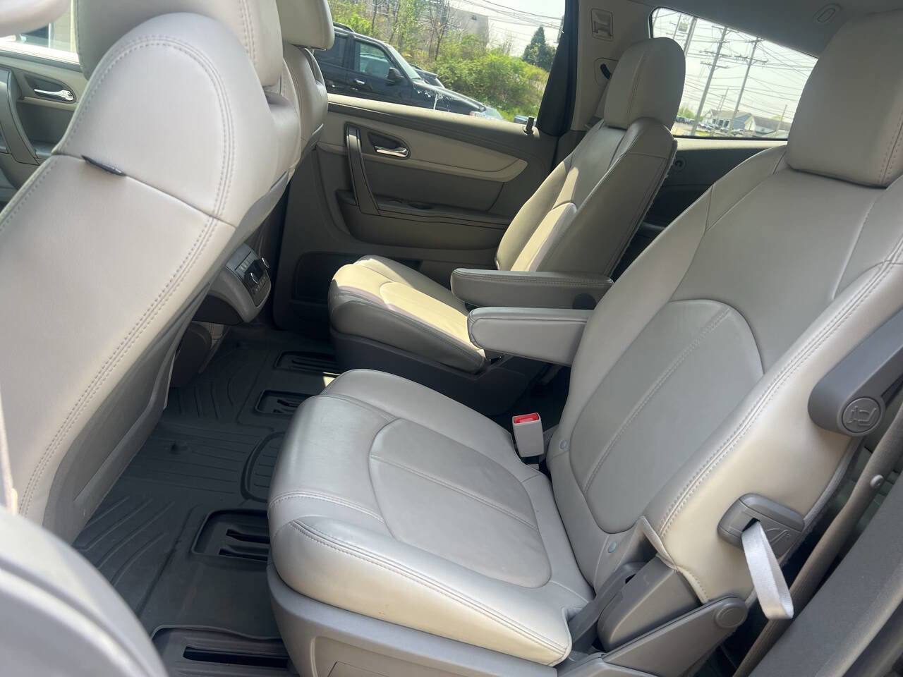 Used 2016 Chevrolet Traverse LT image 12