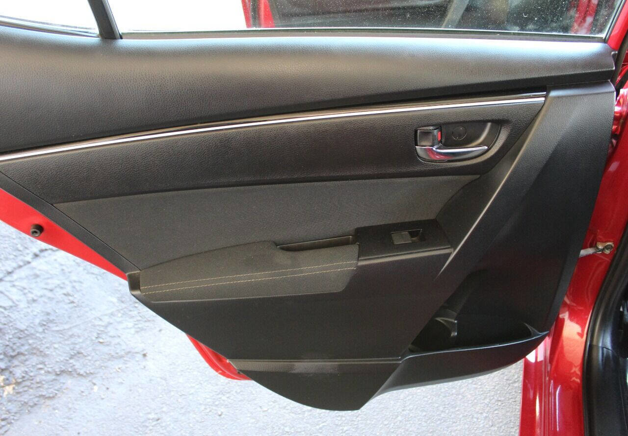 Used 2018 Toyota Corolla LE image 13