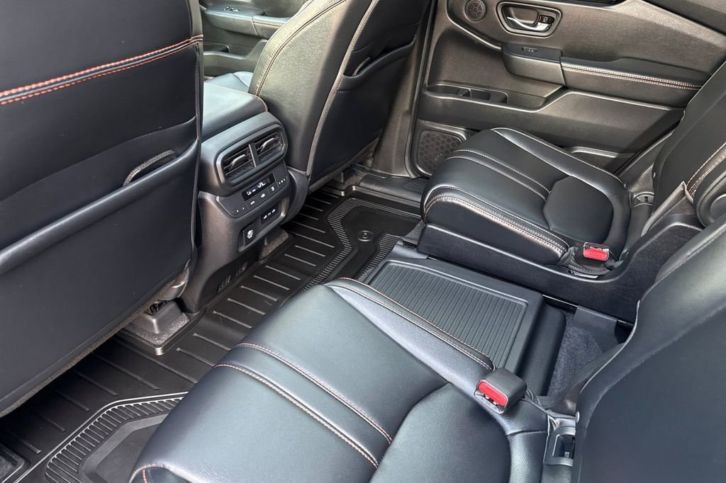 Certified 2025 Honda Pilot TrailSport image 8