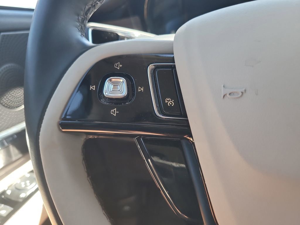 Used 2025 Lincoln Corsair Reserve w/ Jet Appearance Package image 27