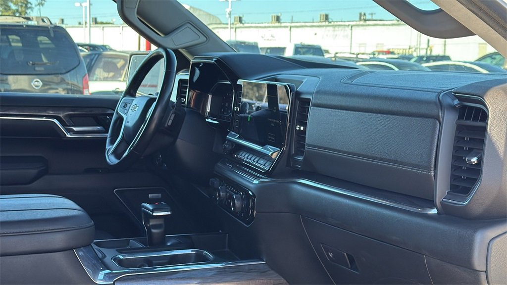 Used 2023 Chevrolet Silverado 1500 LTZ image 32