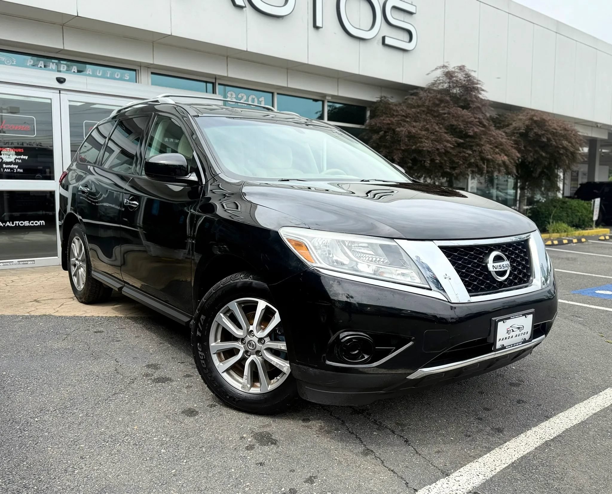 Used 2013 Nissan Pathfinder SV AWD/4WD image 1