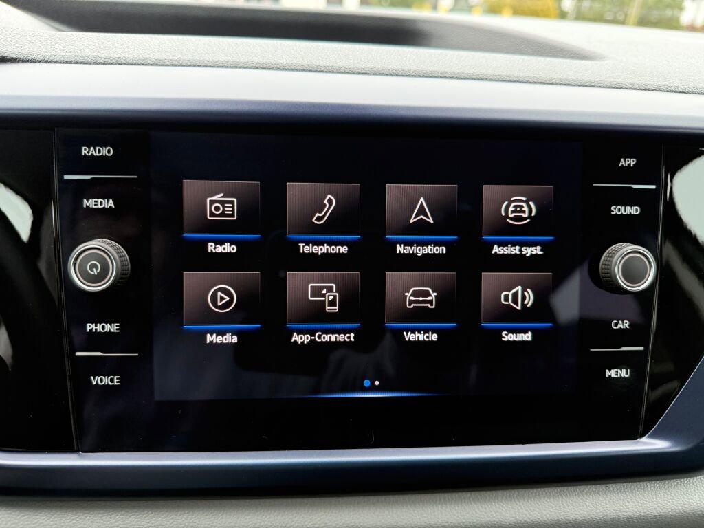 Used 2023 Volkswagen Taos SE w/ Panoramic Sunroof Package image 16