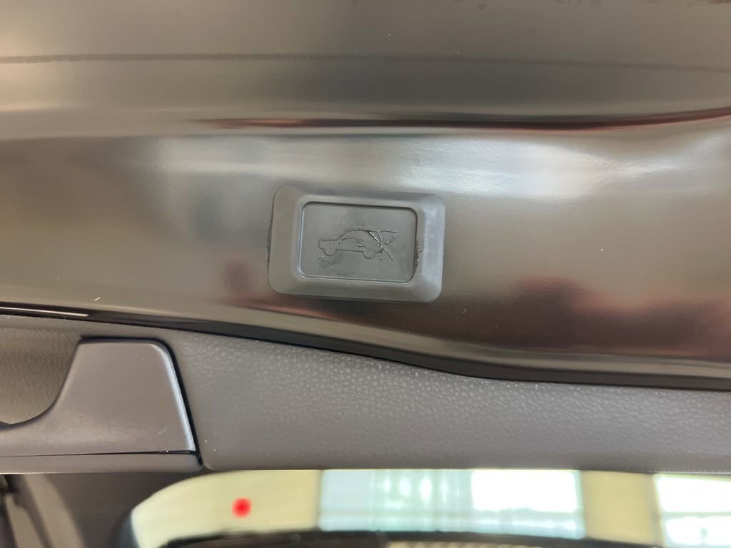 Used 2025 Toyota RAV4 Limited image 25