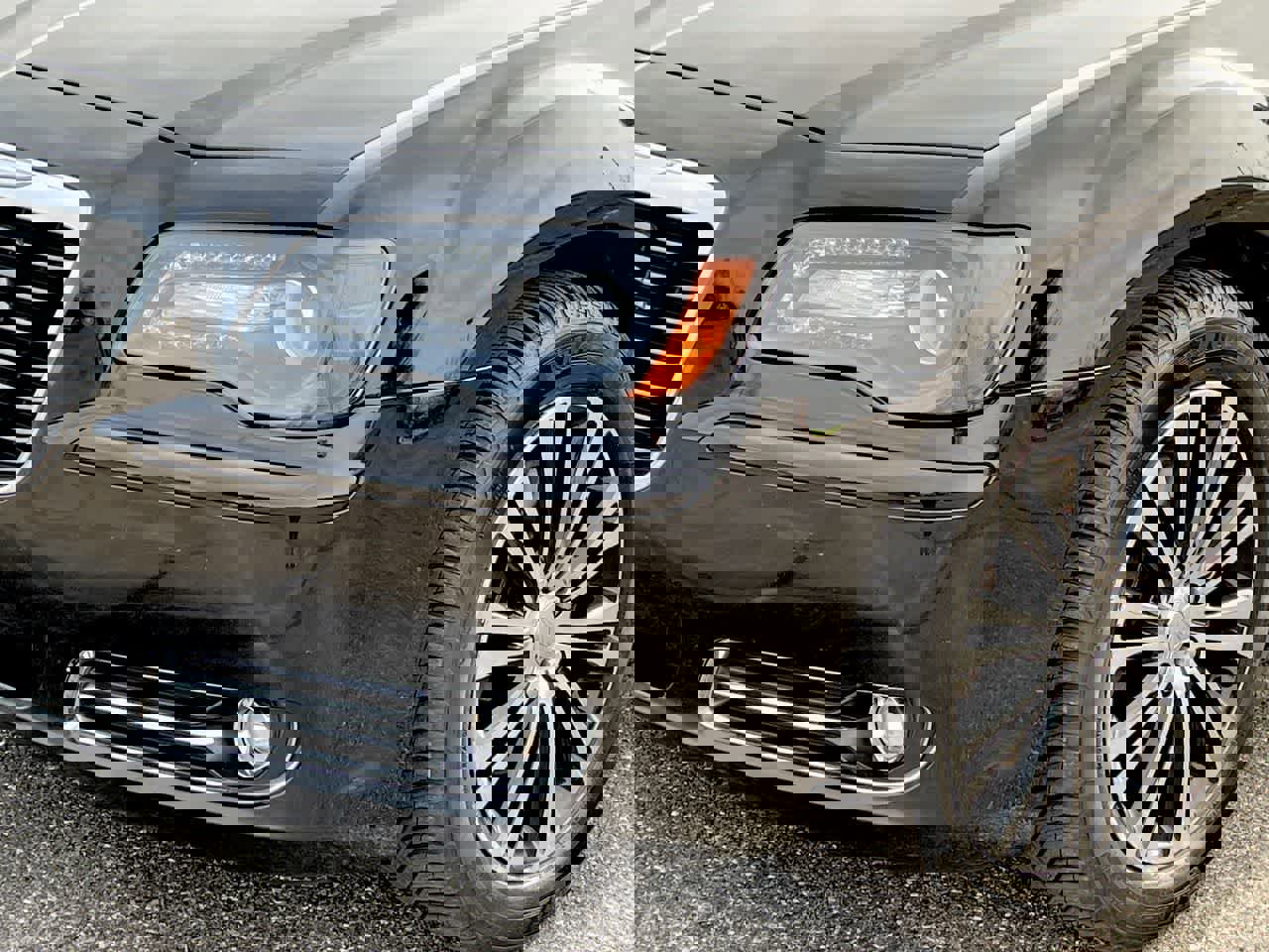 Used 2013 Chrysler 300 S image 33