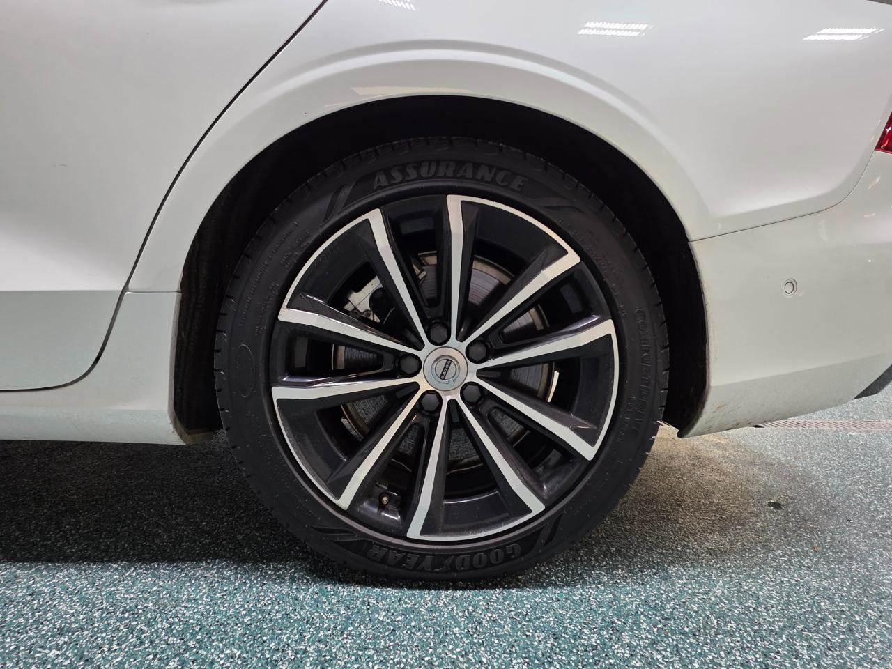 Used 2023 Volvo S60 T8 Plus AWD/4WD image 12