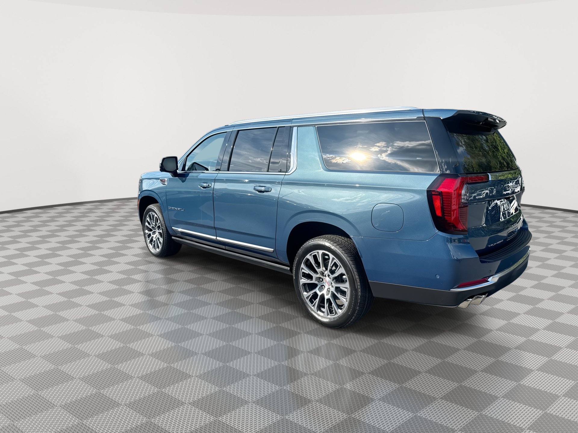 New 2026 GMC Yukon XL Denali w/ Denali Reserve Package AWD/4WD image 6
