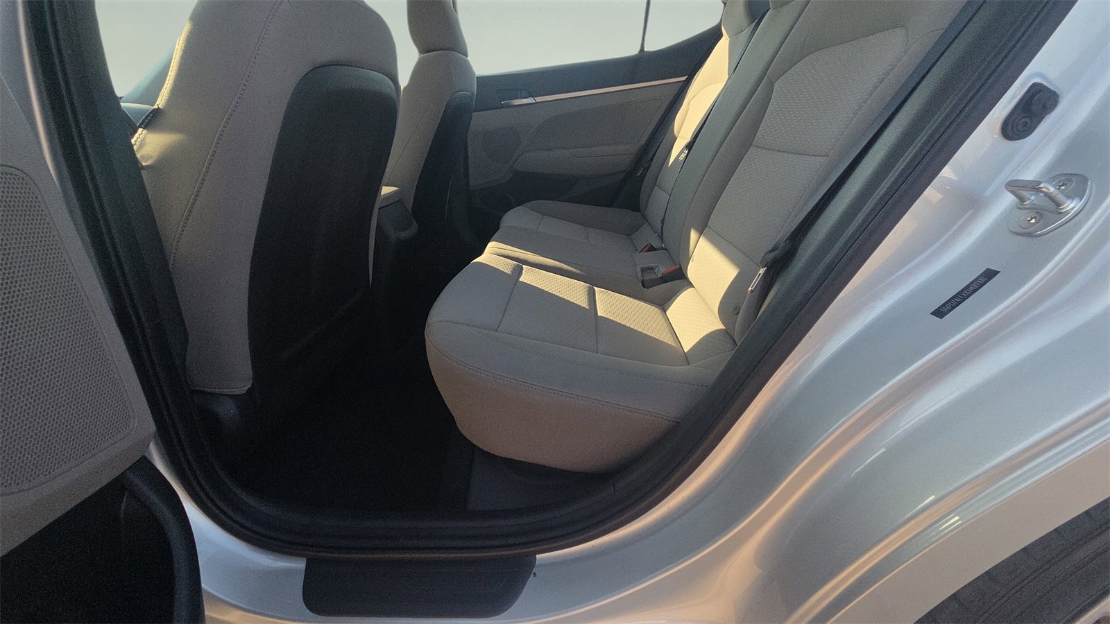 Used 2019 Hyundai Elantra SE image 27