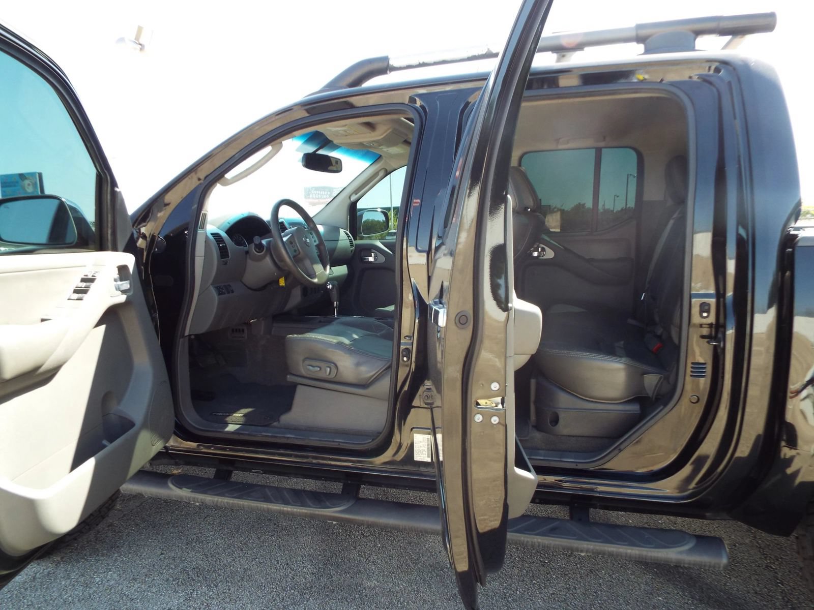 Used 2011 Nissan Frontier SL w/ Moonroof Pkg RWD image 18