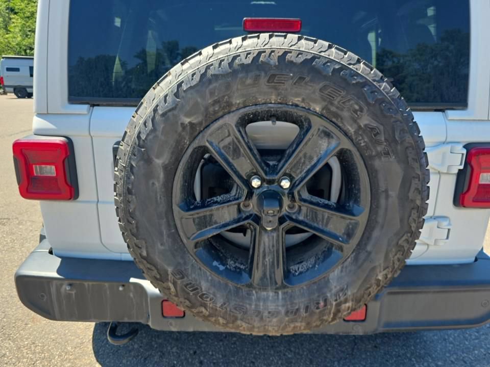 Used 2022 Jeep Wrangler Unlimited Sahara AWD/4WD image 14
