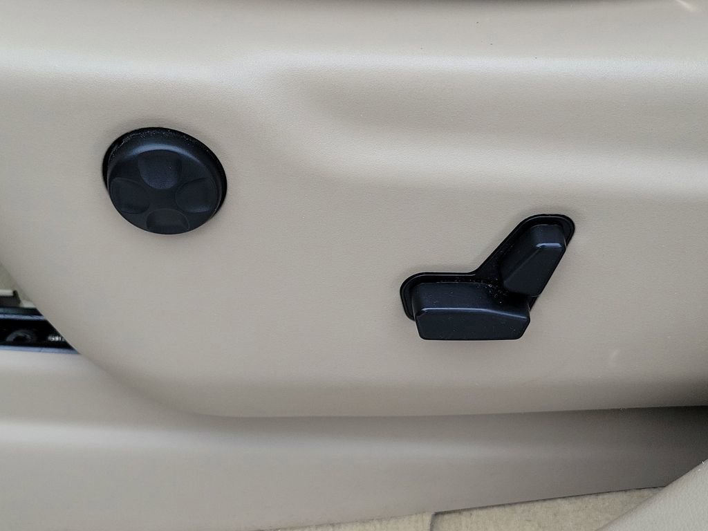 Used 2020 Jeep Grand Cherokee Overland w/ Interior Metal Package AWD/4WD image 23