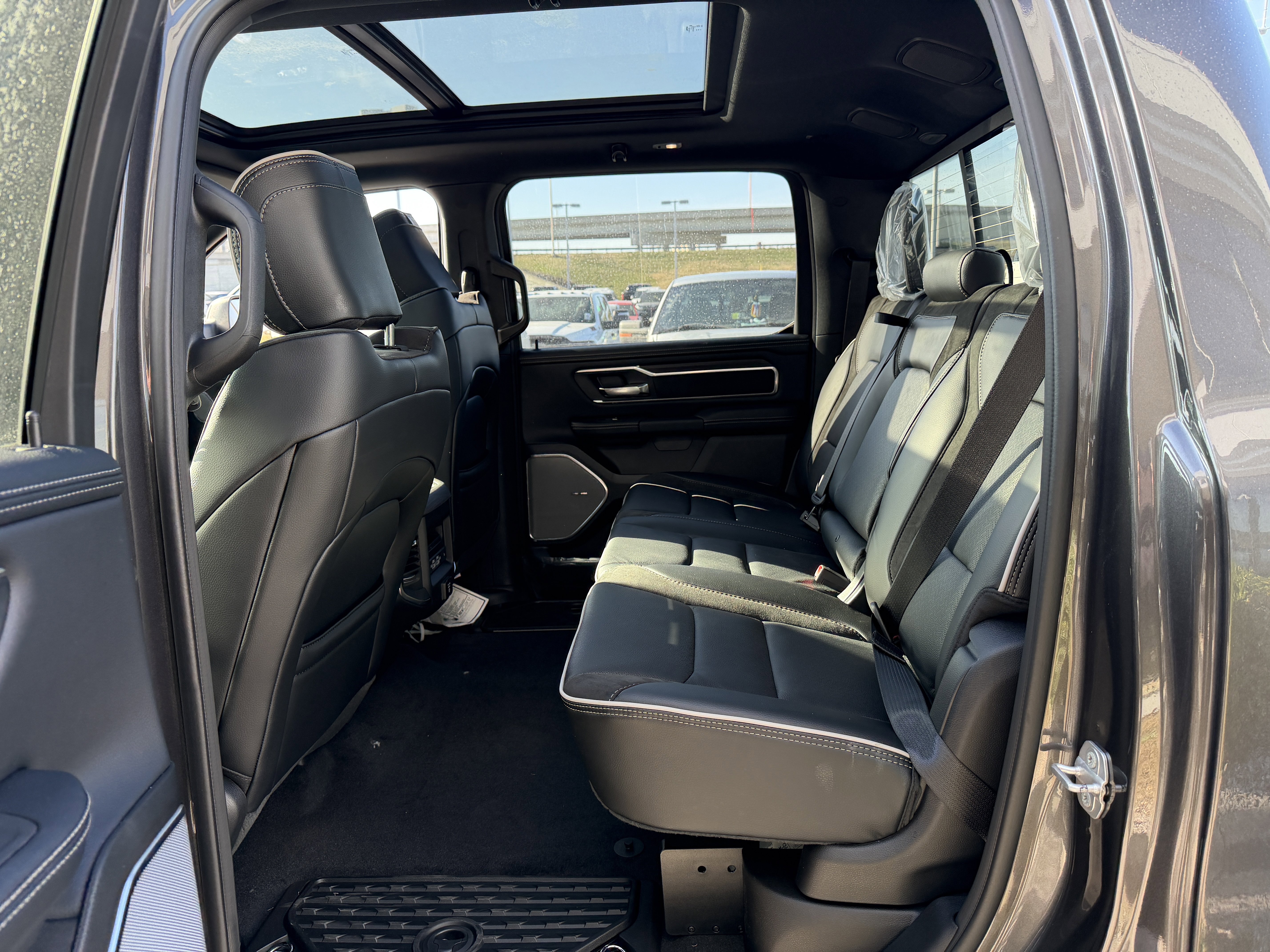 New 2026 RAM 1500 Laramie w/ Night Edition image 31