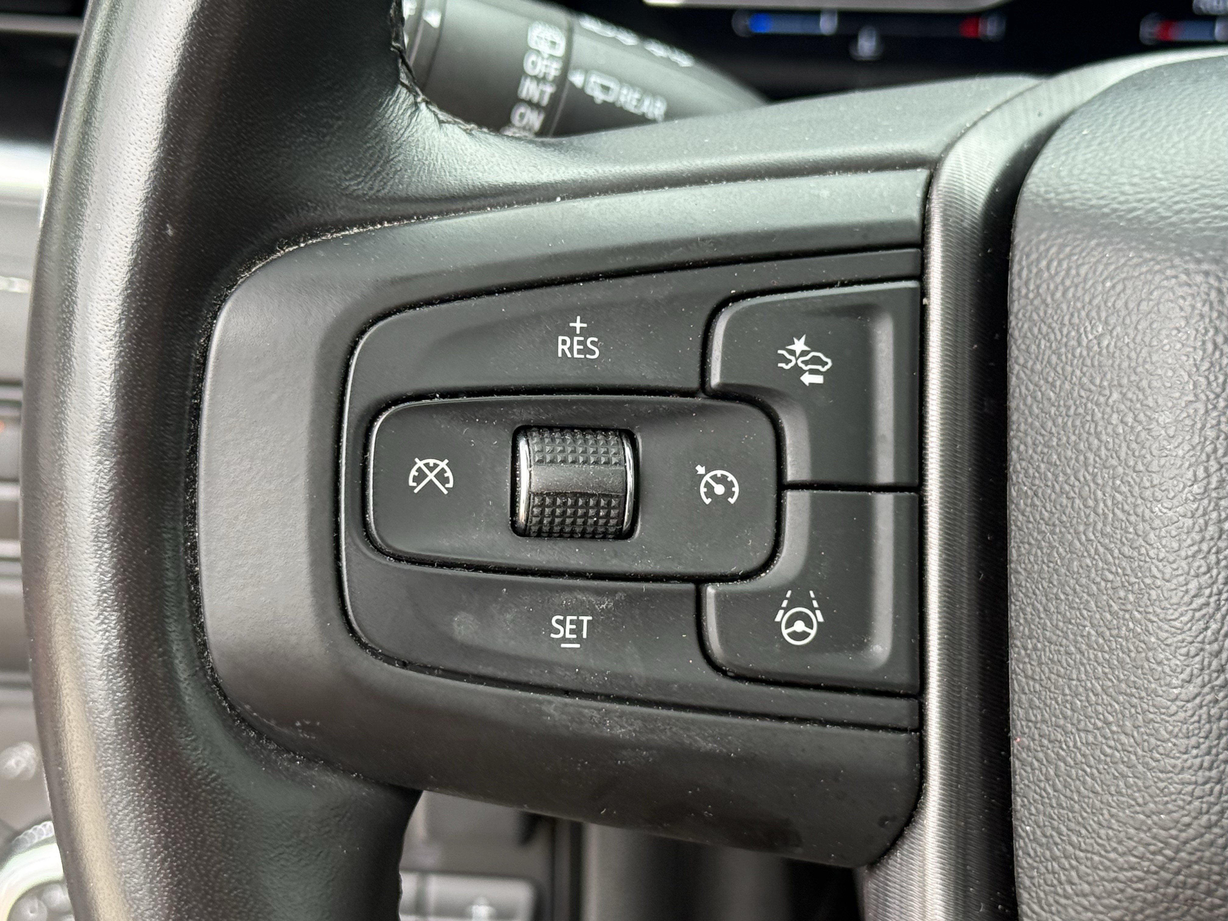 Used 2023 GMC Yukon XL Denali Ultimate AWD/4WD image 16