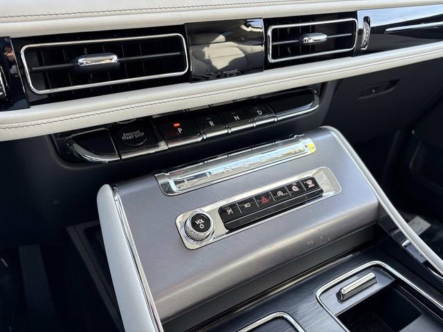 New 2026 Lincoln Aviator 2WD w/ Jet Appearance Package image 29