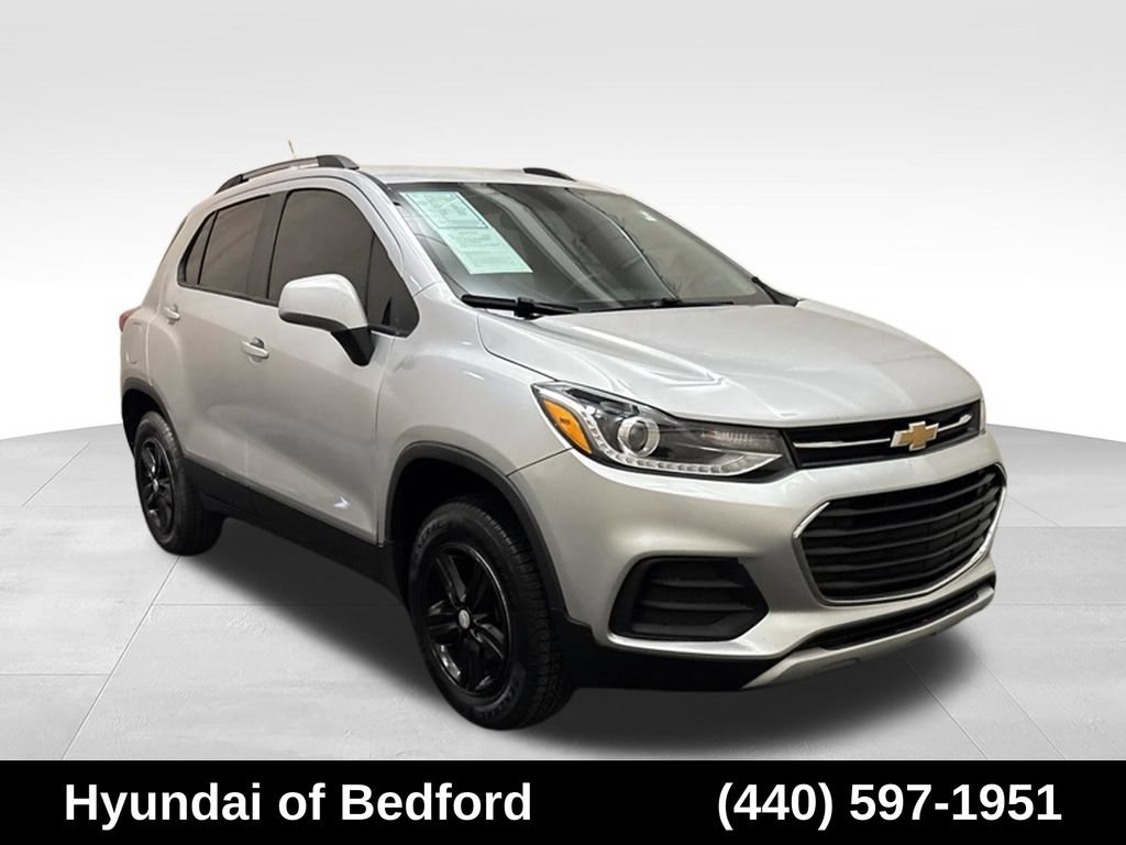 Used 2022 Chevrolet Trax LT w/ LT Convenience Package AWD/4WD image 3