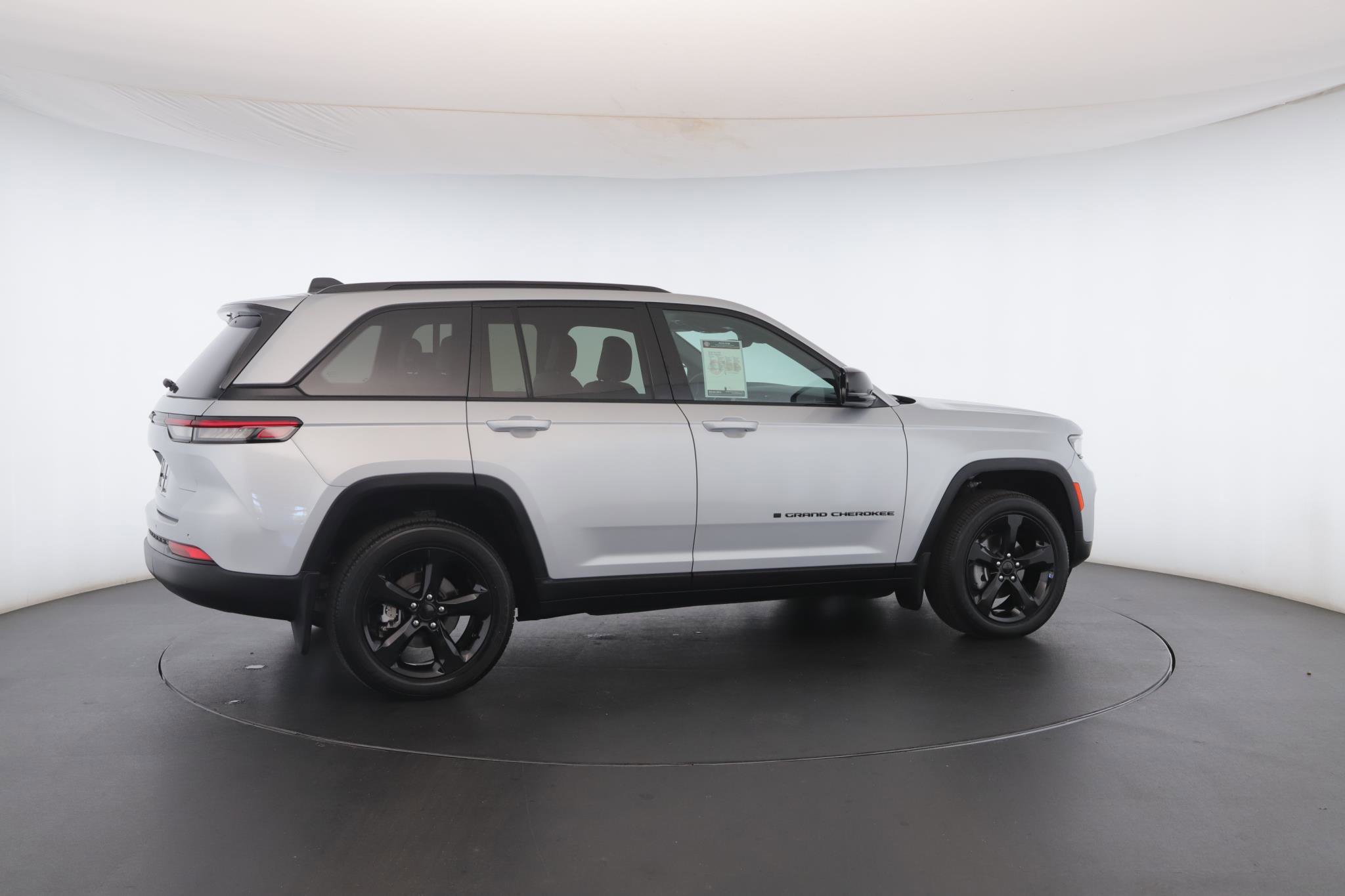 Used 2024 Jeep Grand Cherokee Altitude image 29
