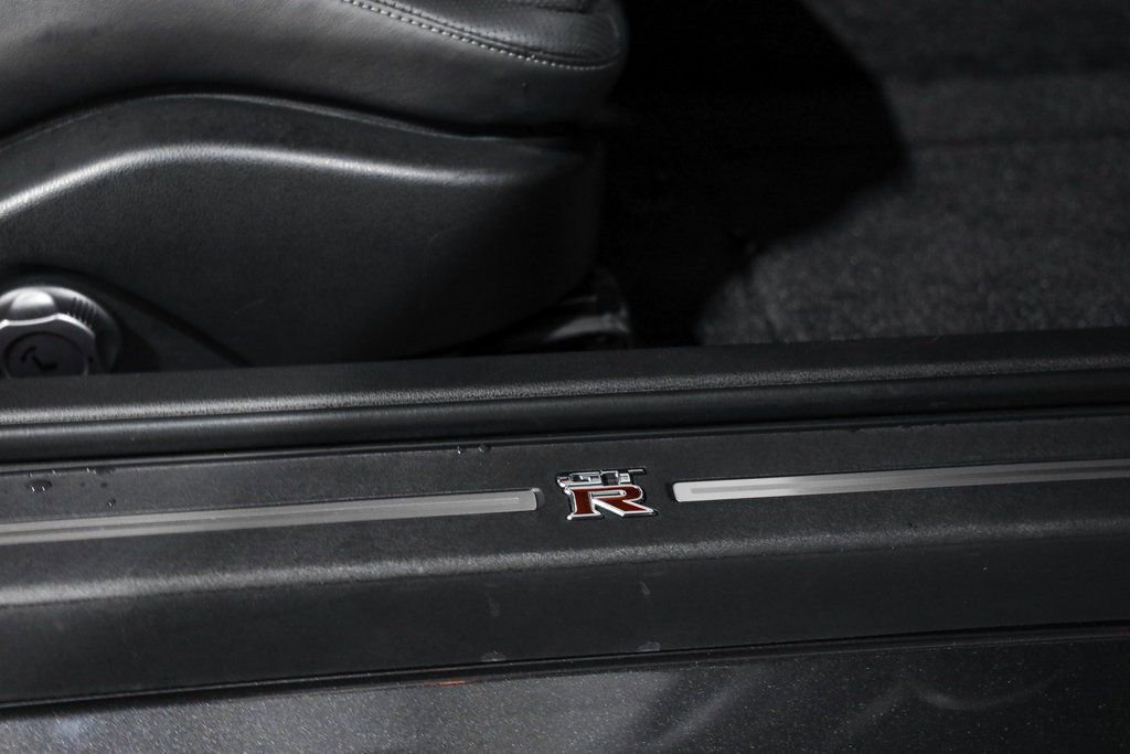 Used 2009 Nissan GT-R Premium image 27