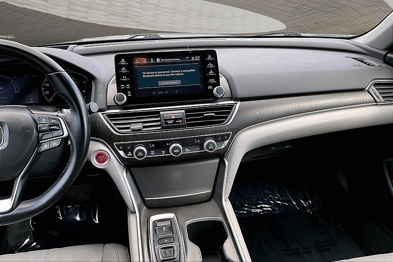 Used 2019 Honda Accord Touring image 5