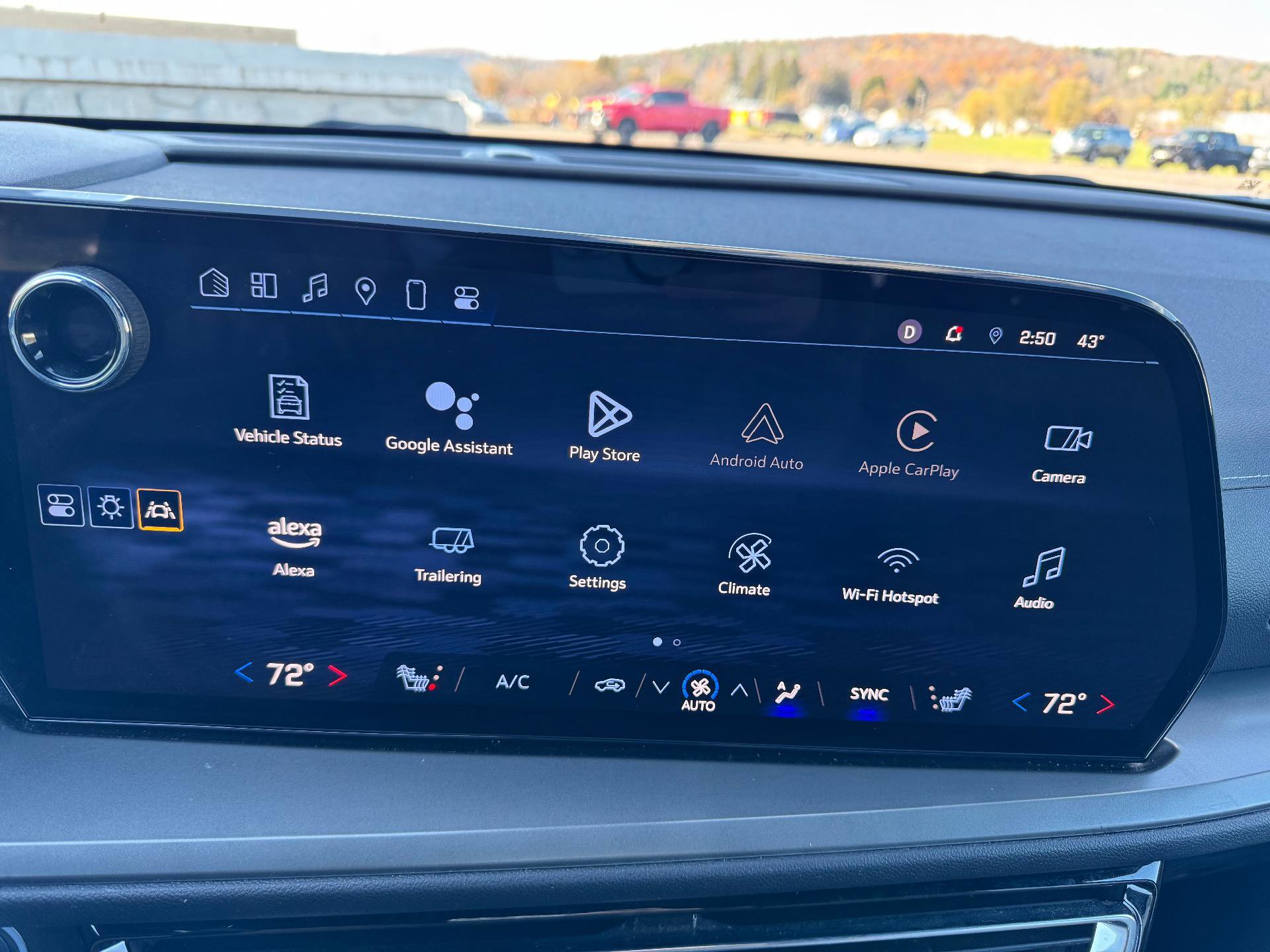 Used 2025 Chevrolet Traverse LT image 29