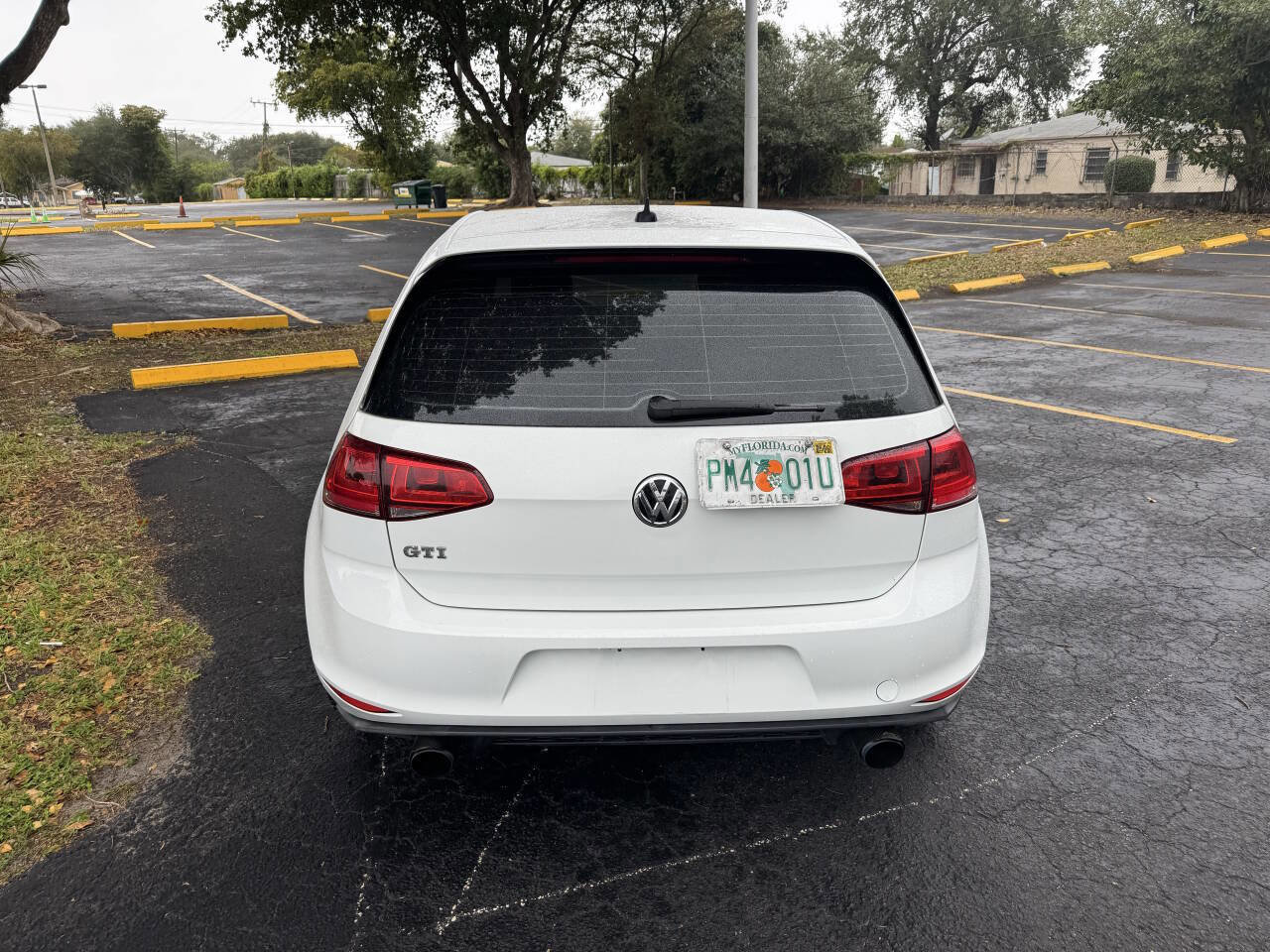 Used 2017 Volkswagen GTI SE image 6
