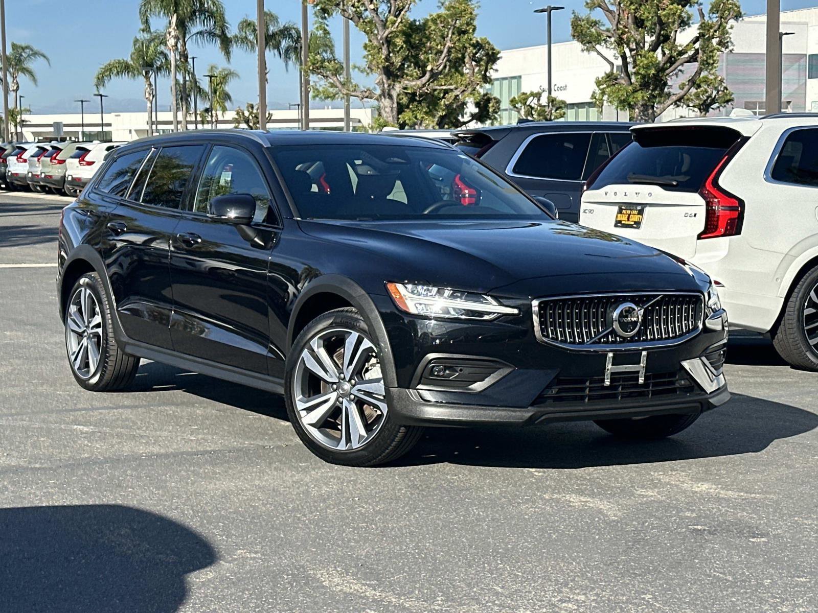 Certified 2025 Volvo V60 B5 Cross Country Plus image 1