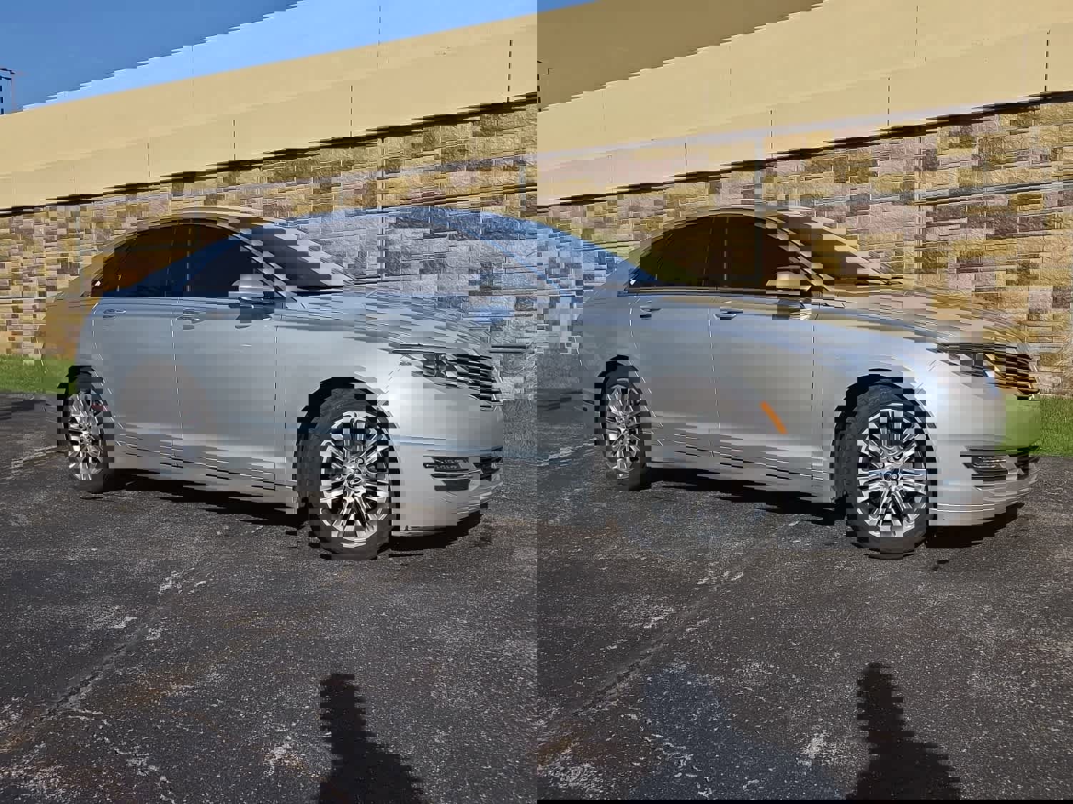 Used 2014 Lincoln MKZ Hybrid w/ Equipment Group 202A Reserve image 3