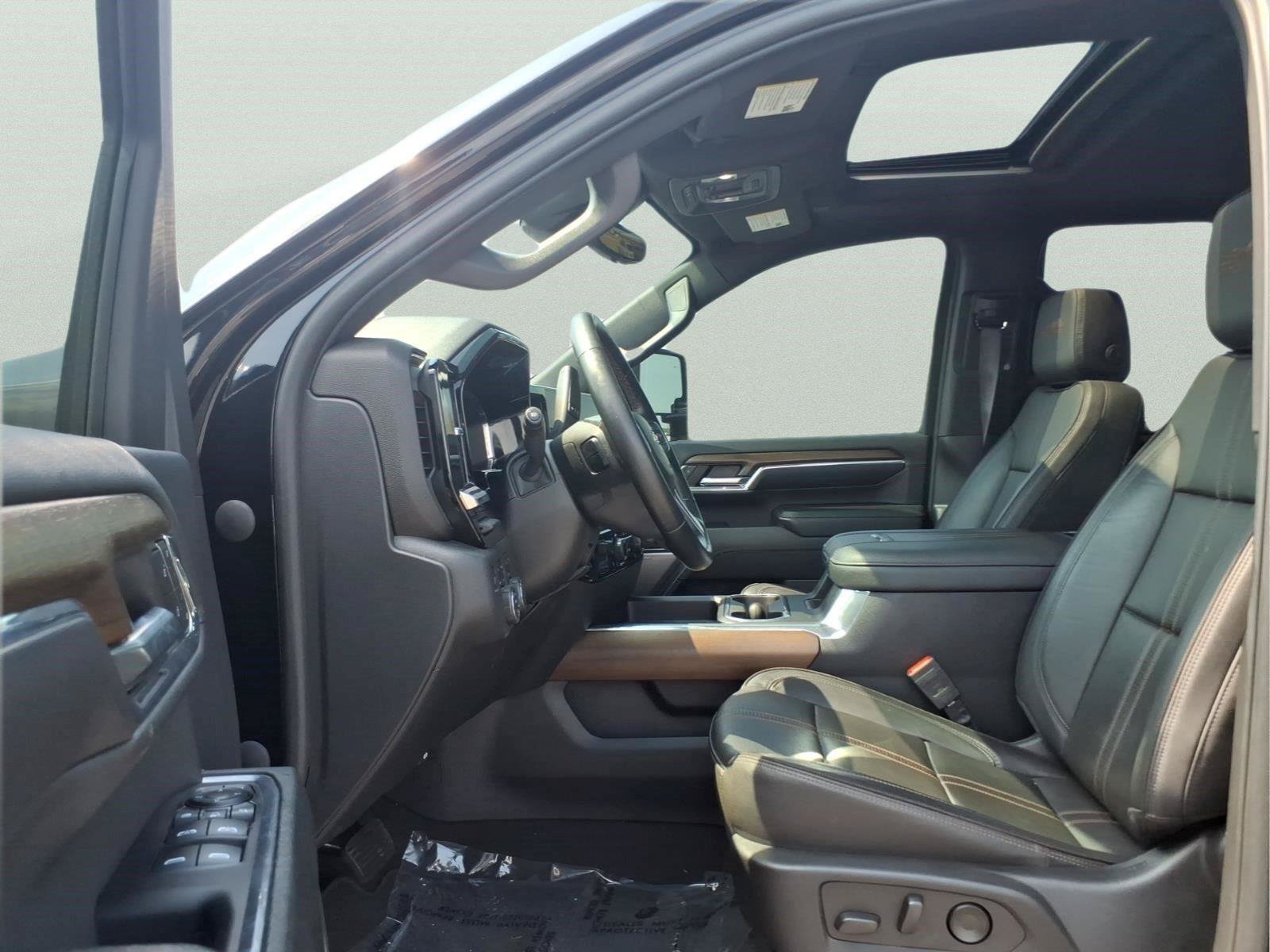 Used 2024 Chevrolet Silverado 2500 High Country w/ High Country Premium Package AWD/4WD image 17