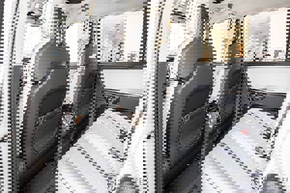 Used 2024 Rivian R1S Adventure image 33