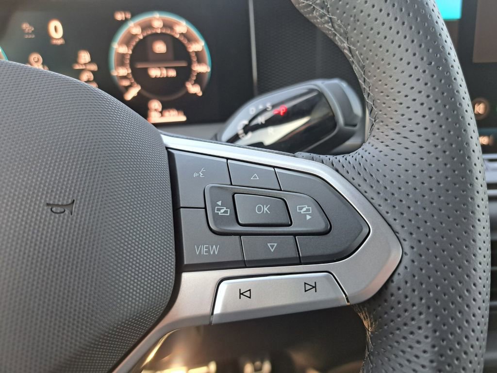 New 2026 Volkswagen Tiguan SE R-Line image 12