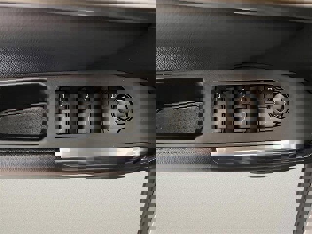 Used 2025 Chevrolet Traverse LT image 19