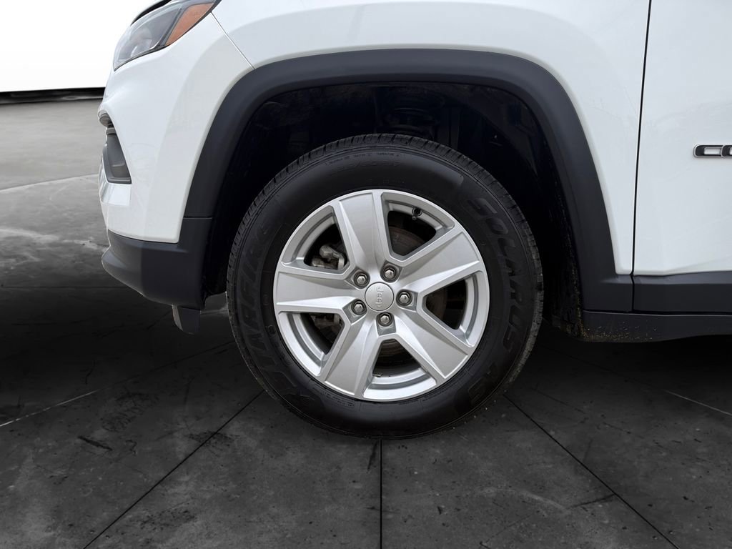 Used 2022 Jeep Compass Latitude w/ Sun and Sound Group AWD/4WD image 15