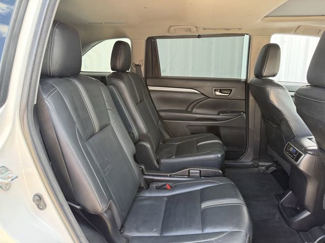 Used 2017 Toyota Highlander SE w/ Carpet Mat Package AWD/4WD image 31