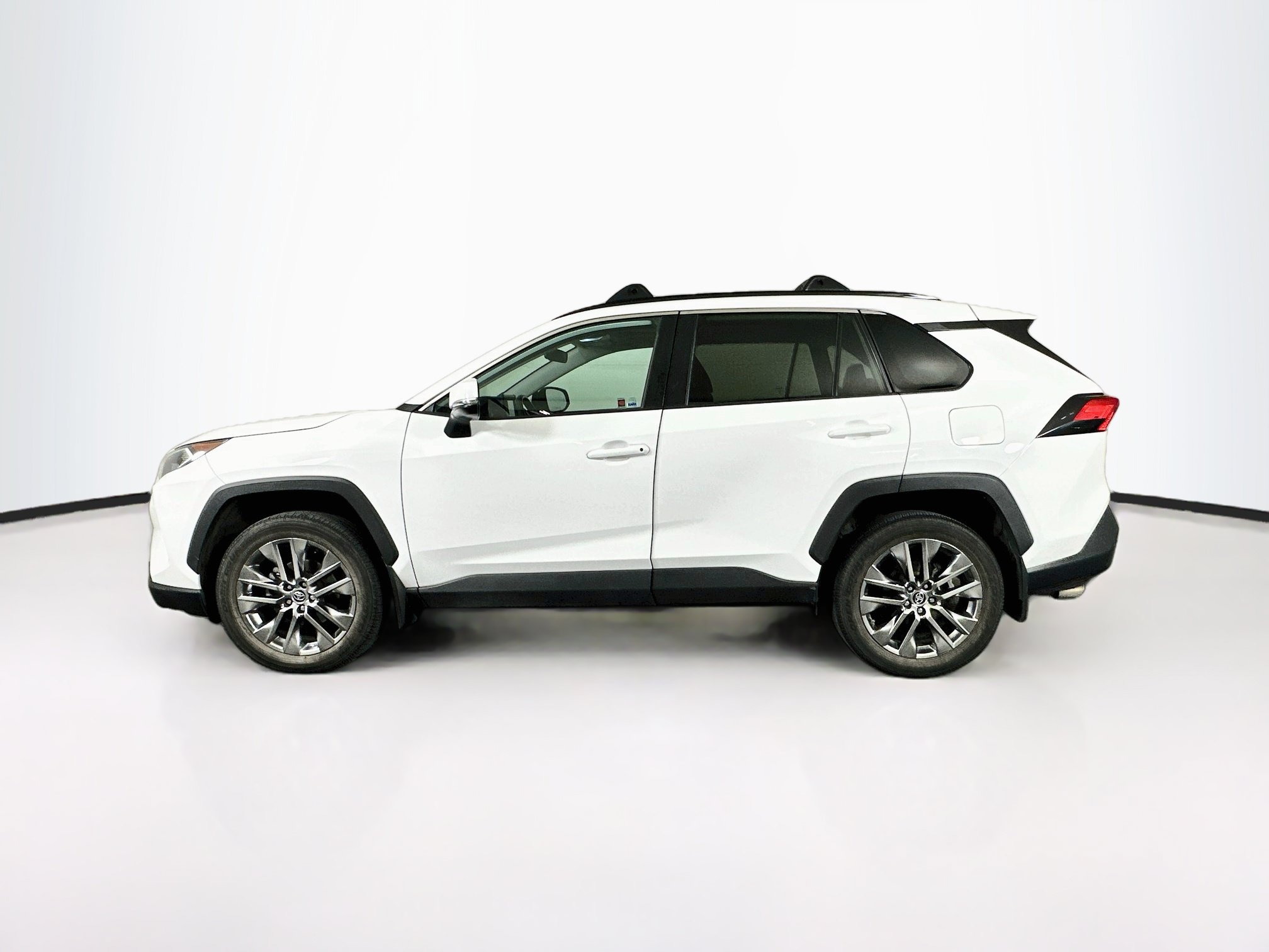 Used 2020 Toyota RAV4 XLE Premium w/ Carpet Mat Package FWD image 4