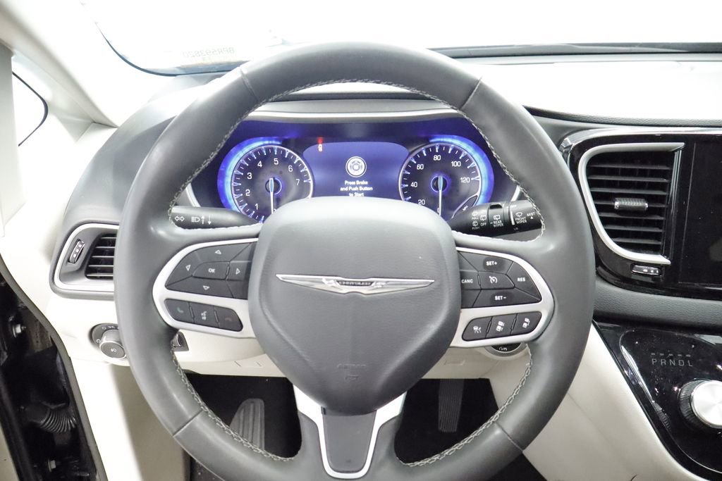 Certified 2023 Chrysler Pacifica Touring-L FWD image 28