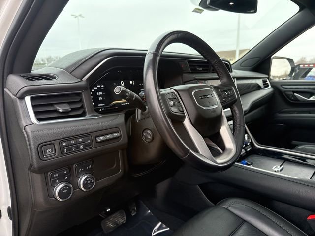 Used 2022 GMC Yukon XL Denali image 16