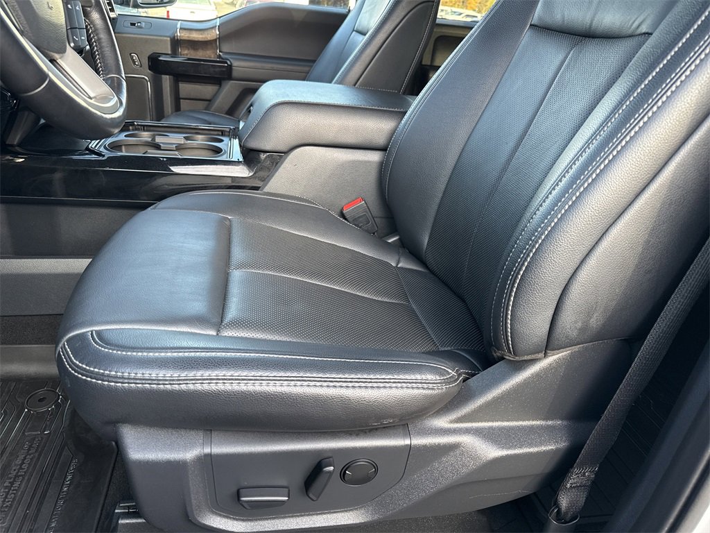 Used 2022 Ford F250 Lariat w/ Black Appearance Package image 9