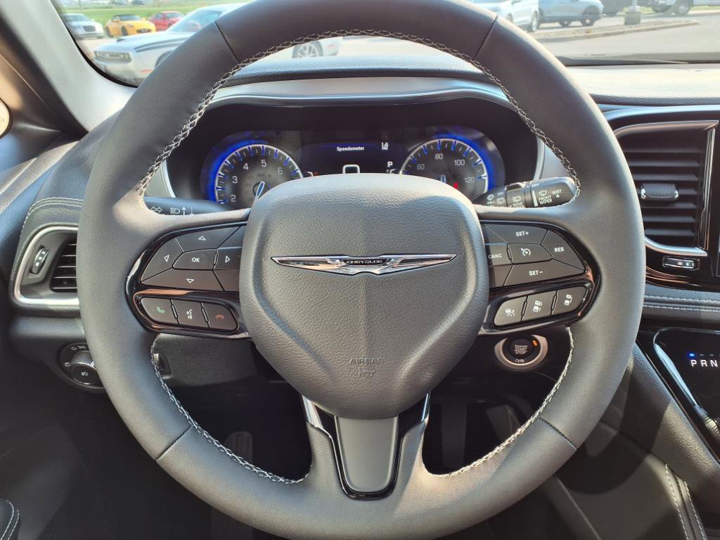 New 2025 Chrysler Pacifica Limited w/ Trailer Tow Group image 17