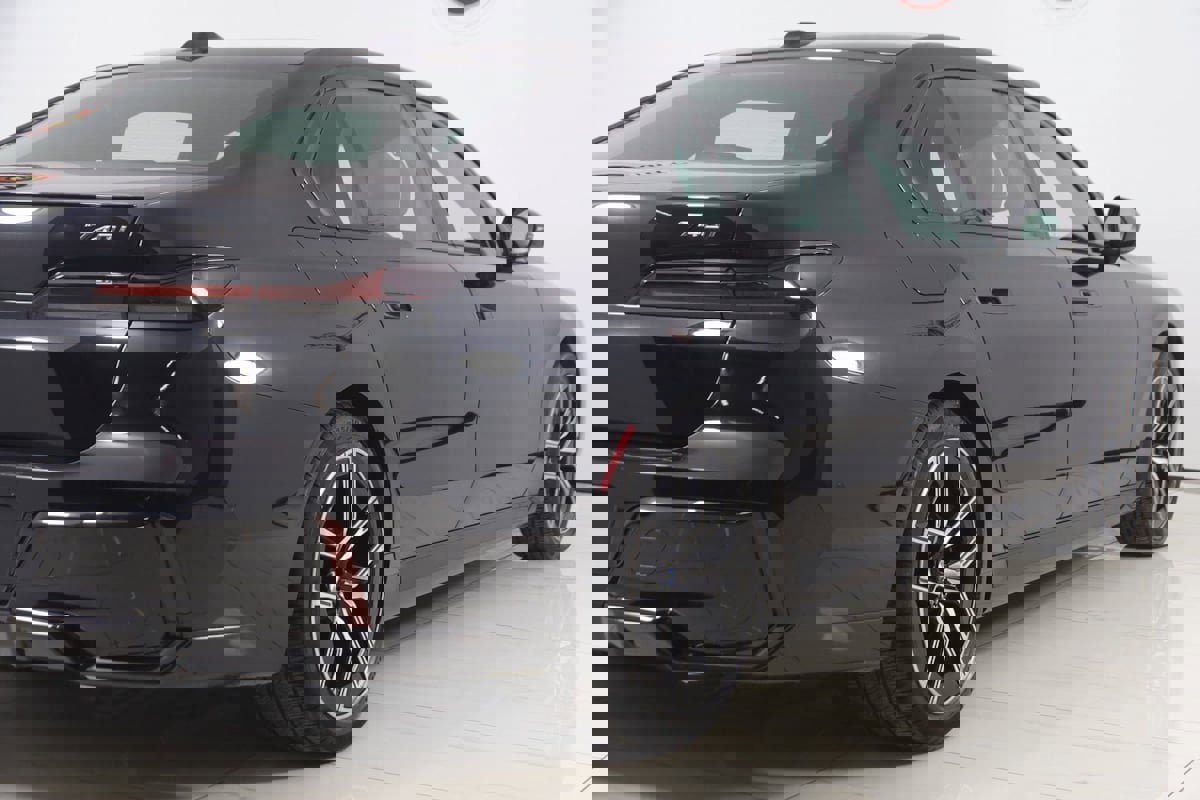 Used 2023 BMW 740i w/ Parking Assistance Package image 60