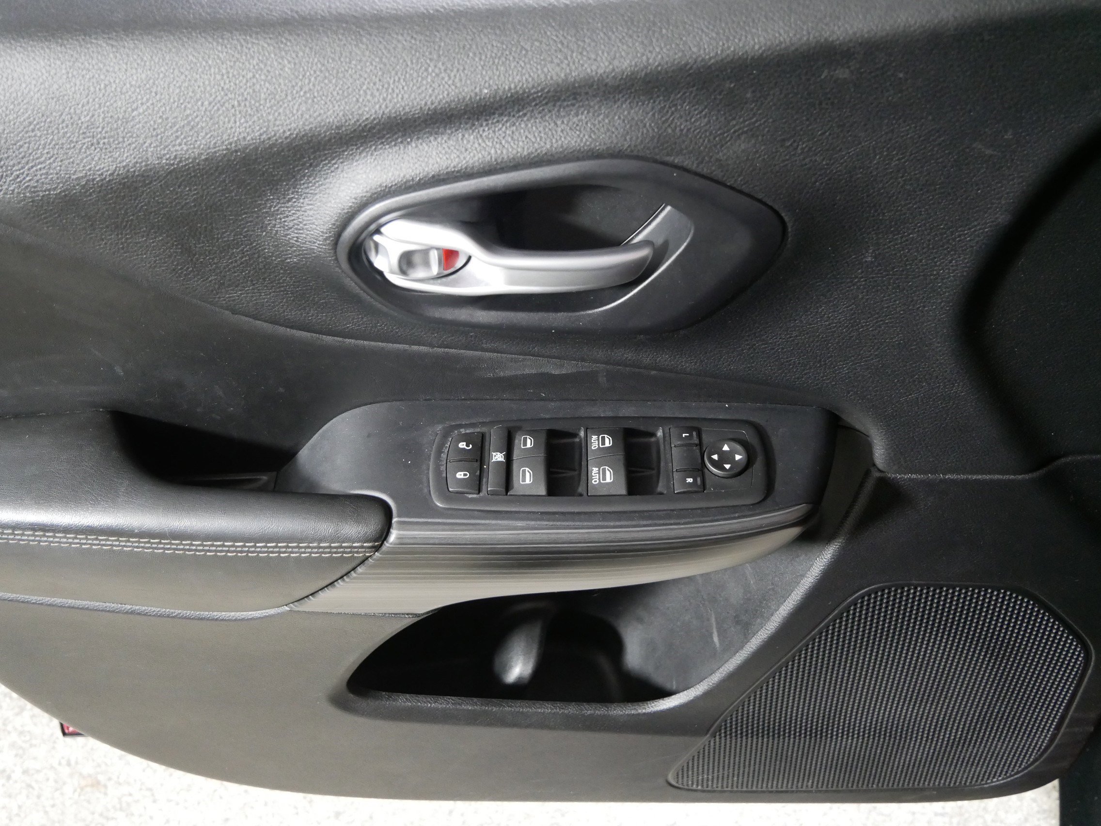 Used 2016 Jeep Cherokee Limited w/ Trailer Tow Group image 19