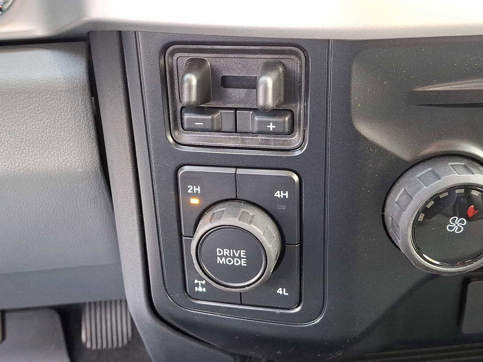 New 2026 Ford F350 XLT w/ XLT Premium Package image 19