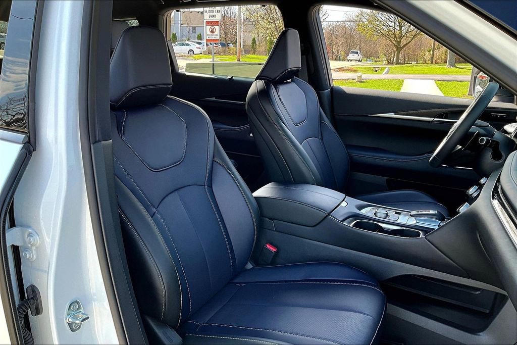 Certified 2026 INFINITI QX60 Sport w/ Dark Cargo Package image 28